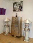Verkaufsobjekte in kunstgestalterischer Vorbereitung: Highboard versilbert, Säulen + Lampen, Spiege